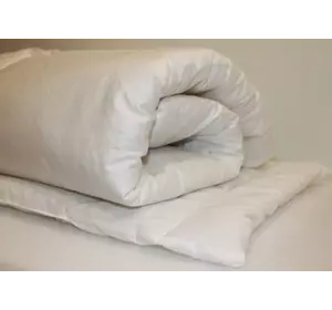 Одеяло и подушечка в кроватку